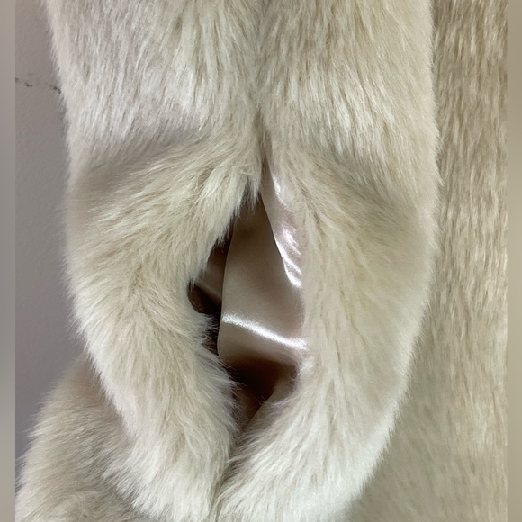 New Dynamite Faux Fur light Beige Vest - Picture 4 of 7